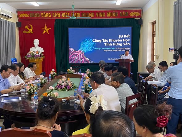 HỘI NGHỊ SƠ KẾT CÔNG TÁC KHUYẾN HỌC 6 THÁNG ĐẦU NĂM VÀ TẬP HUẤN ỨNG DỤNG TRÍ TUỆ NHÂN TẠO (AI) TỈNH HƯNG YÊN